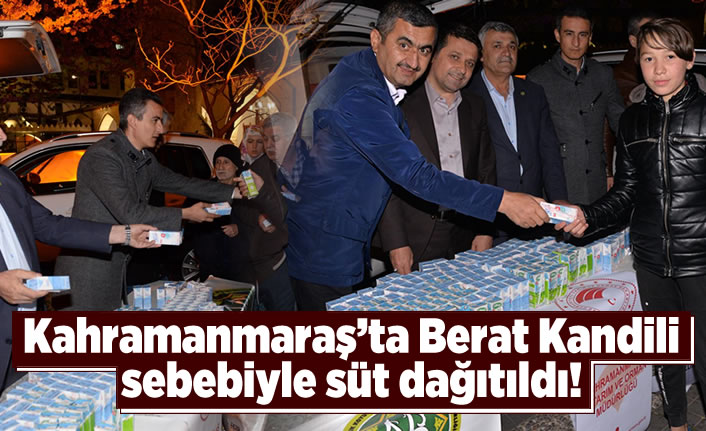 Kahramanmaraş'ta Ulucamii önünde Berat Kandili dolayısıyla Süt ve fidan dağıtımı yapıldı!
