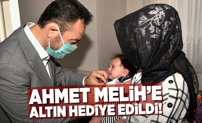 Ahmet Melih'e Elbistan Belediye Başkanı altın taktı!
