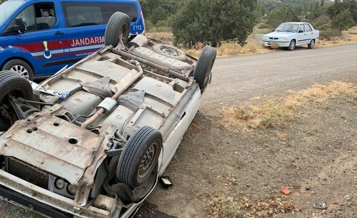 Otomobil köy yolunda devrildi: 1 ölü, 1 yaralı