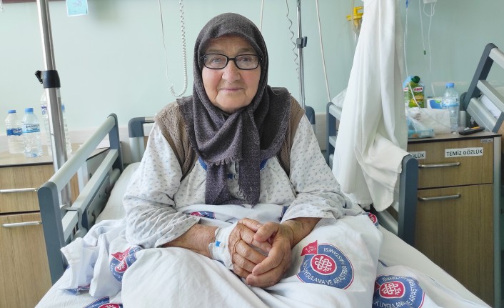 KSÜ Tıp Fakültesi Hastanesi’nde 84 yaşındaki hastanın balonlaşan iki ana damarı patlamak üzereyken anjiyo ile kapalı olarak değiştirildi