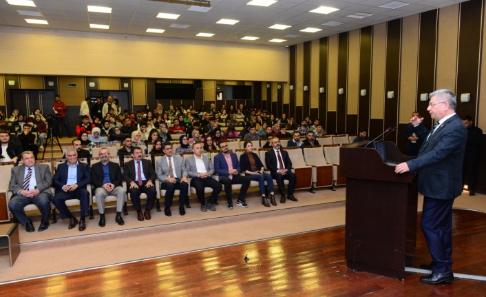 Kahramanmaraş Milletvekili Prof. Dr. Sefer Aycan, KSÜ’de Sağlık Sektörünü Anlattı
