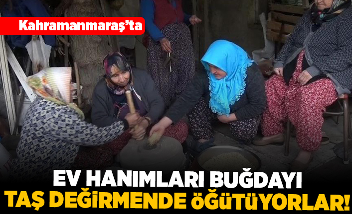 Kahramanmaraş'ta  ev hanımları buğdayı taş değirmende öğütüyorlar