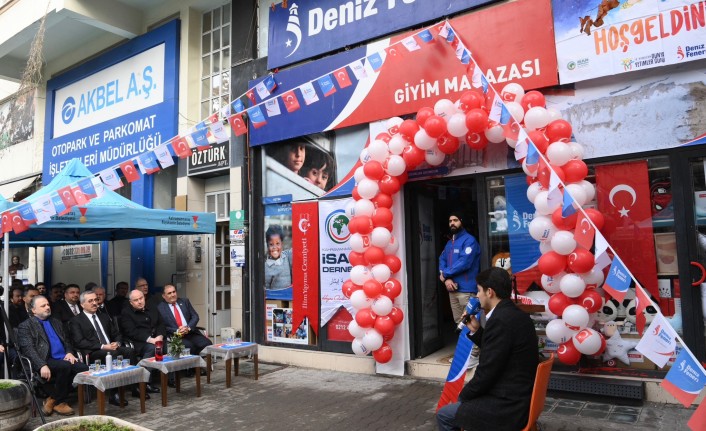Kahramanmaraş’ta Geçici Giyim Mağazası Açıldı
